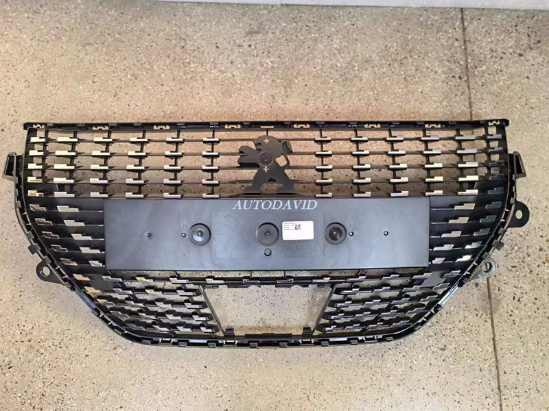 FRONT GRILLE CHROMED WITH HOLE PEUGEOT 208 2019 OEM:98232100VD DVD56-0701-07