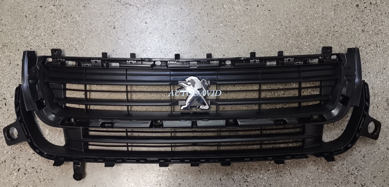 FRONT GRILLE UPPER PEUGEOT PARTNER 2015 OEM：1613573580 DVD47-0701-06