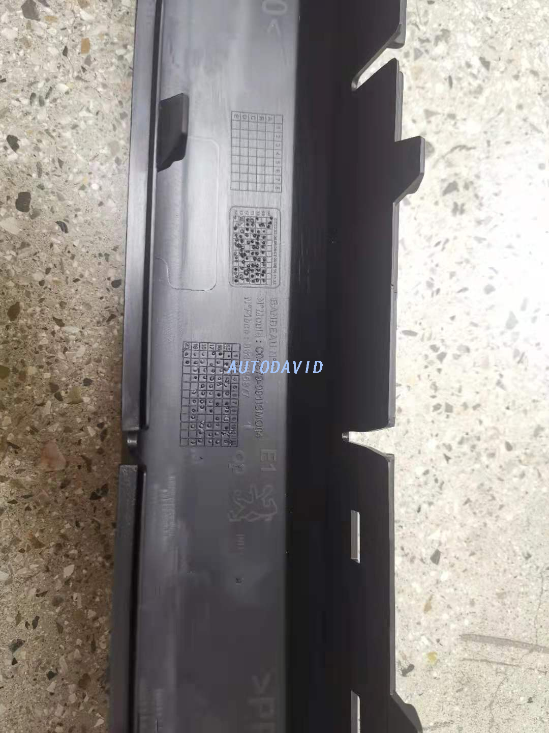 FRONT BUMPER STRIP PEUGEOT 207 2008 OEM：7452ZS DVD43-0701-05