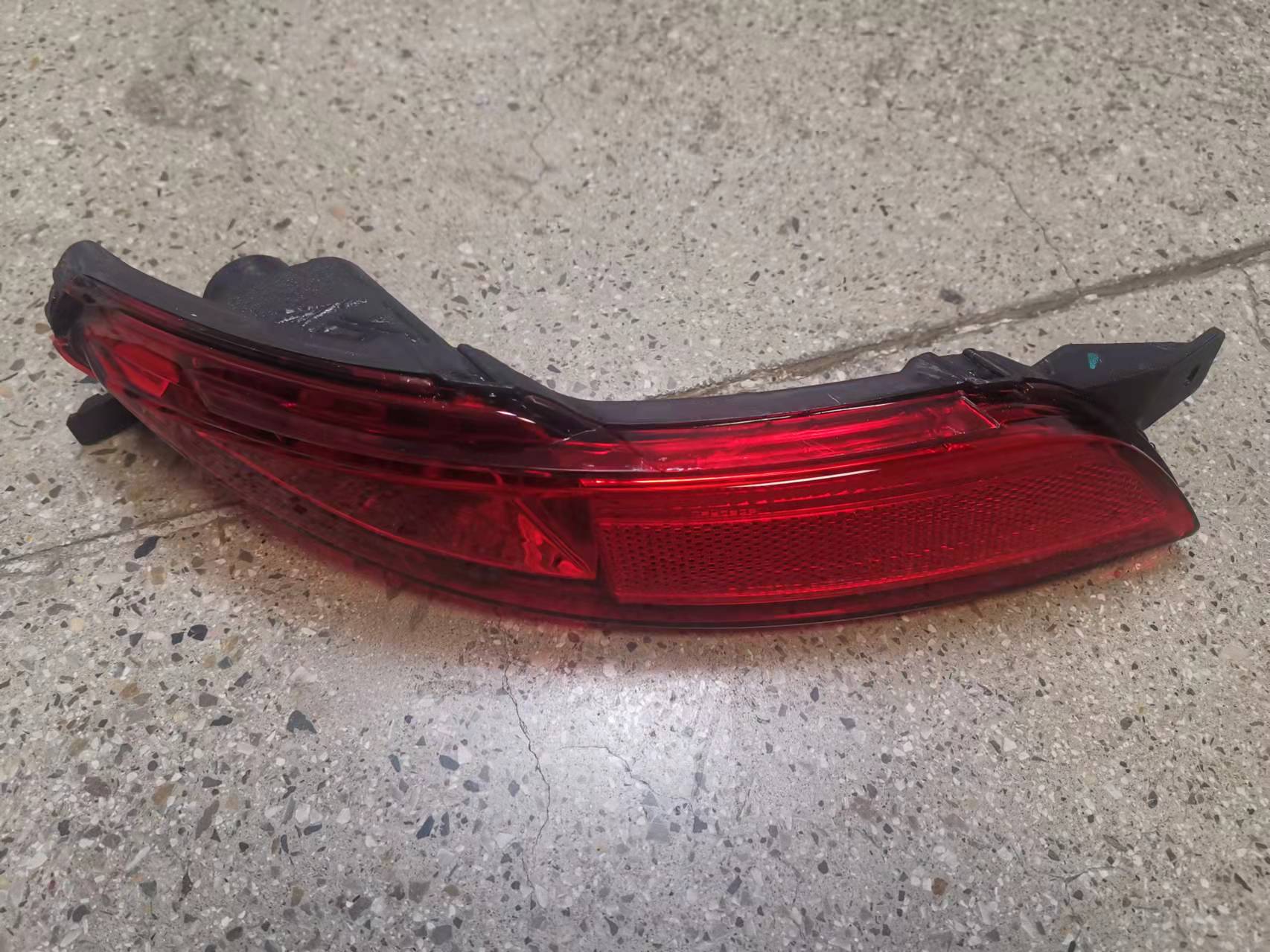 REAR FOG LAMP DFPV A60 2012 OEM：LH 7507000/RH 7508002（后雾灯，适用：东风风神A60，2012年产/东风风神E70 2017/2021）DVD1704-0501