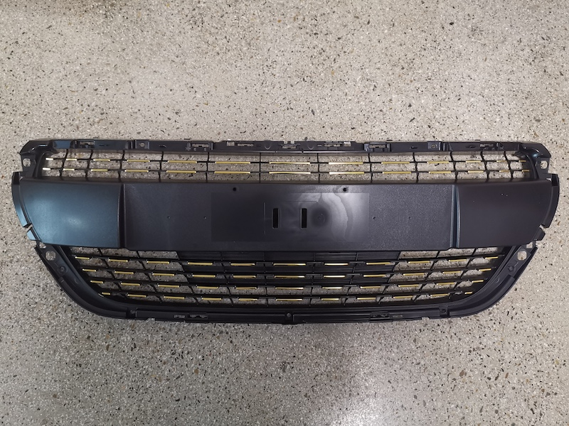 FRONT GRILLE UPPER GOLDEN PEUGEOT 208 2016 OEM:9810920180 DVD42-0701-20