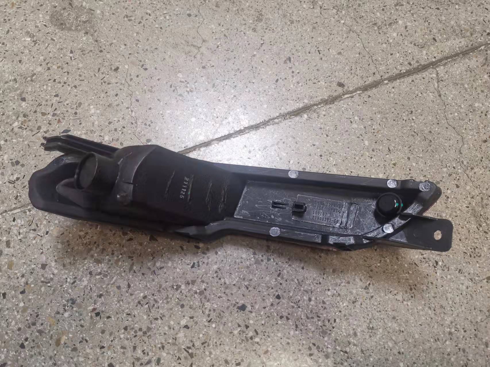 REAR FOG LAMP DFPV A60 2012 OEM：LH 7507000/RH 7508002（后雾灯，适用：东风风神A60，2012年产/东风风神E70 2017/2021）DVD1704-0501