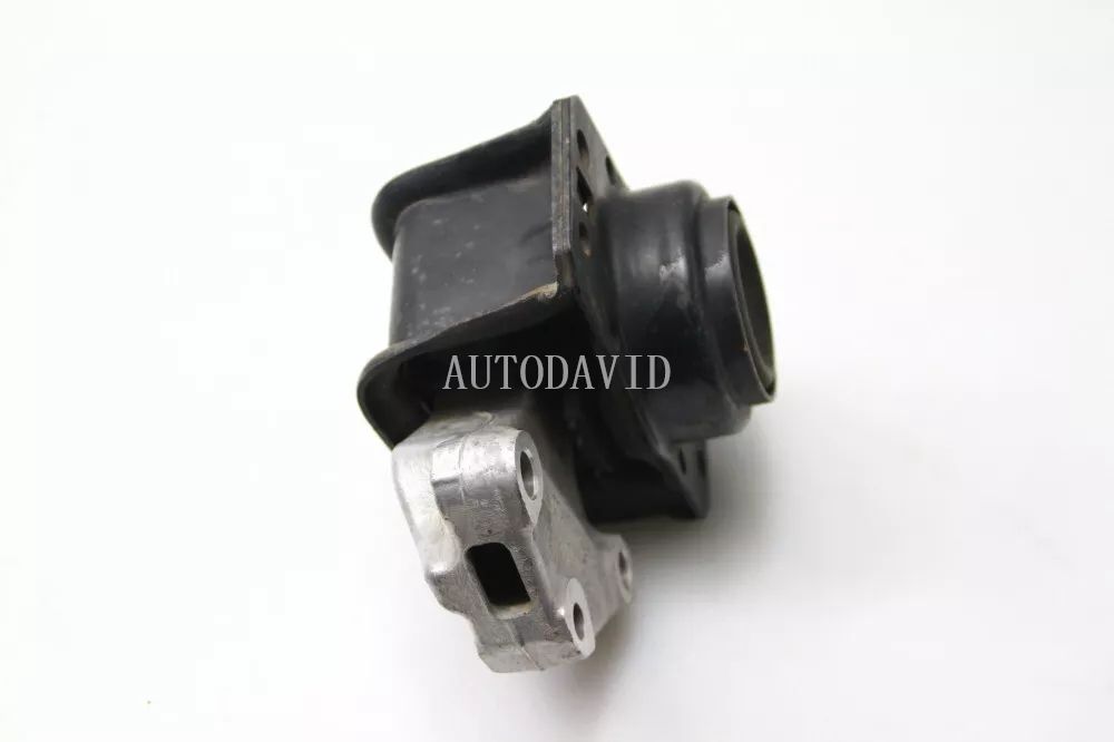 Engine Mount Mounting For Peugeot 308SW,3008 OEM : 9636270080 9636583980 9636845880 9682028780 HS01-015-017