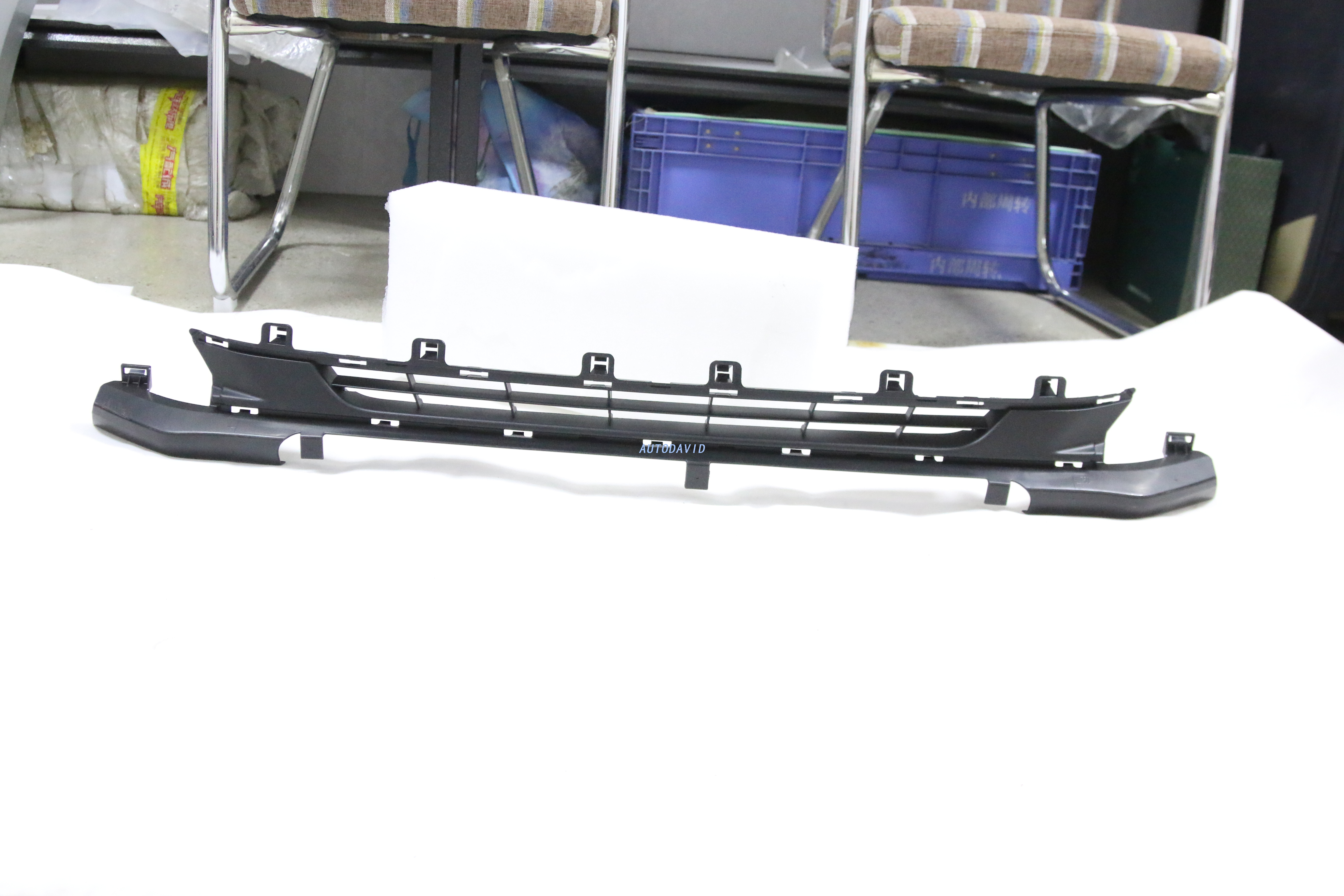 FRONT GRILLE LOWER PEUGEOT 208 2016 OEM：9810516180 DVD42-0701-06