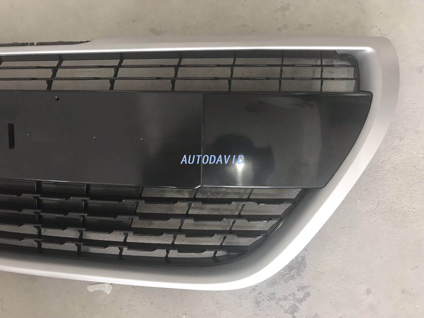 FRONT GRILLE COMPLETE UPPER BLACK/STRIP GREY PEUGEOT 208 2016 DVD42-0701-15