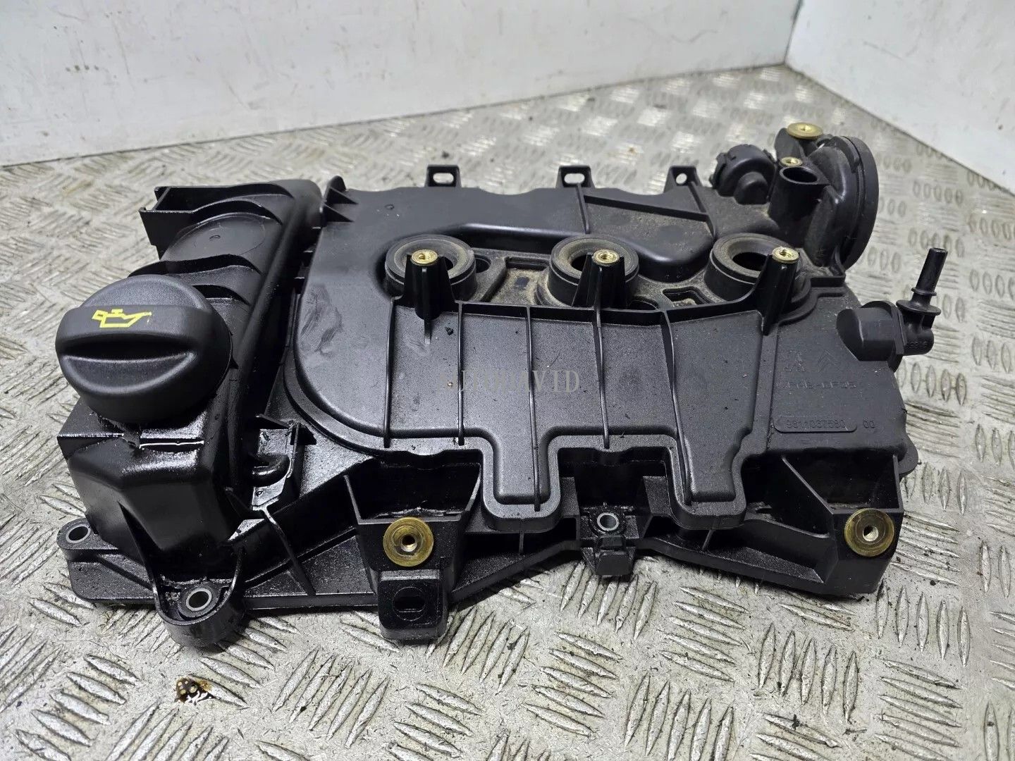 Cylinder Head Cover For Peugeot 206 208 2008 301 308 3008 5008 PARTNER,Engine EB2FB OEM : 9811067580 HS01-018-012