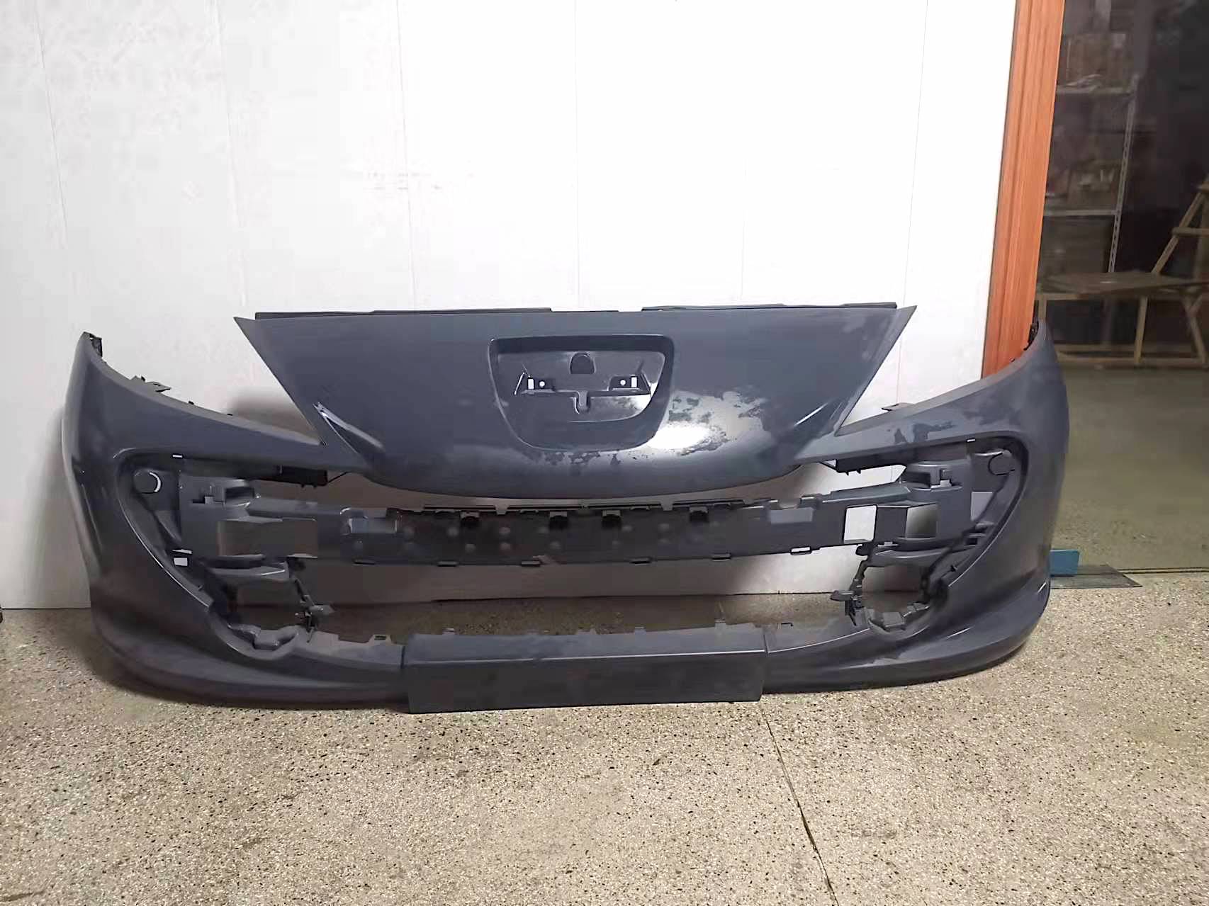 FRONT BUMPER COMPLETE PEUGEOT 207 2004 DVD44-0701