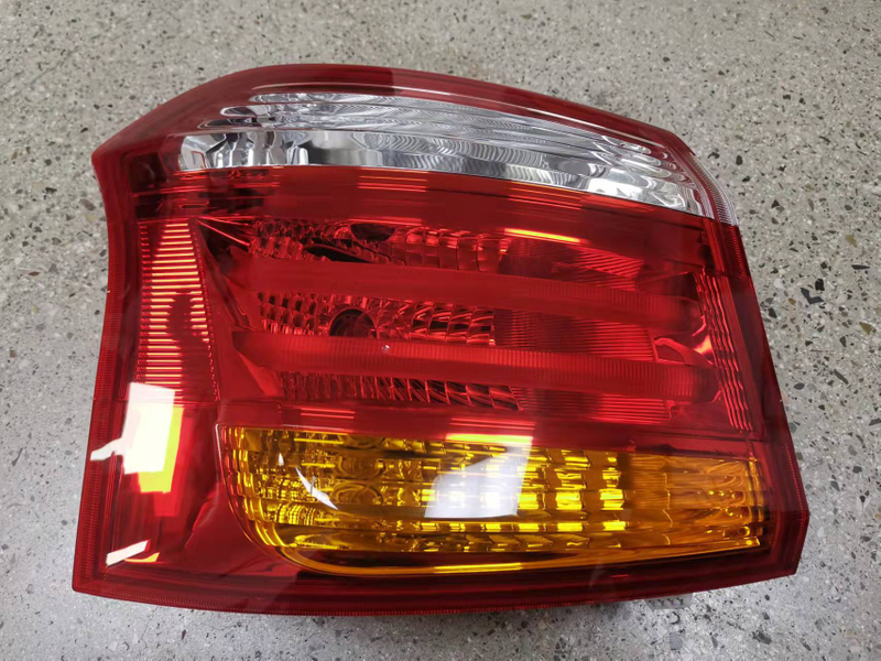 TAIL LAMP OUTER COMPLETE DFPV A60 2015OEM：LH /RH （后尾灯总成 外，适用：东风风神A60，2015年产）DVD17-0303
