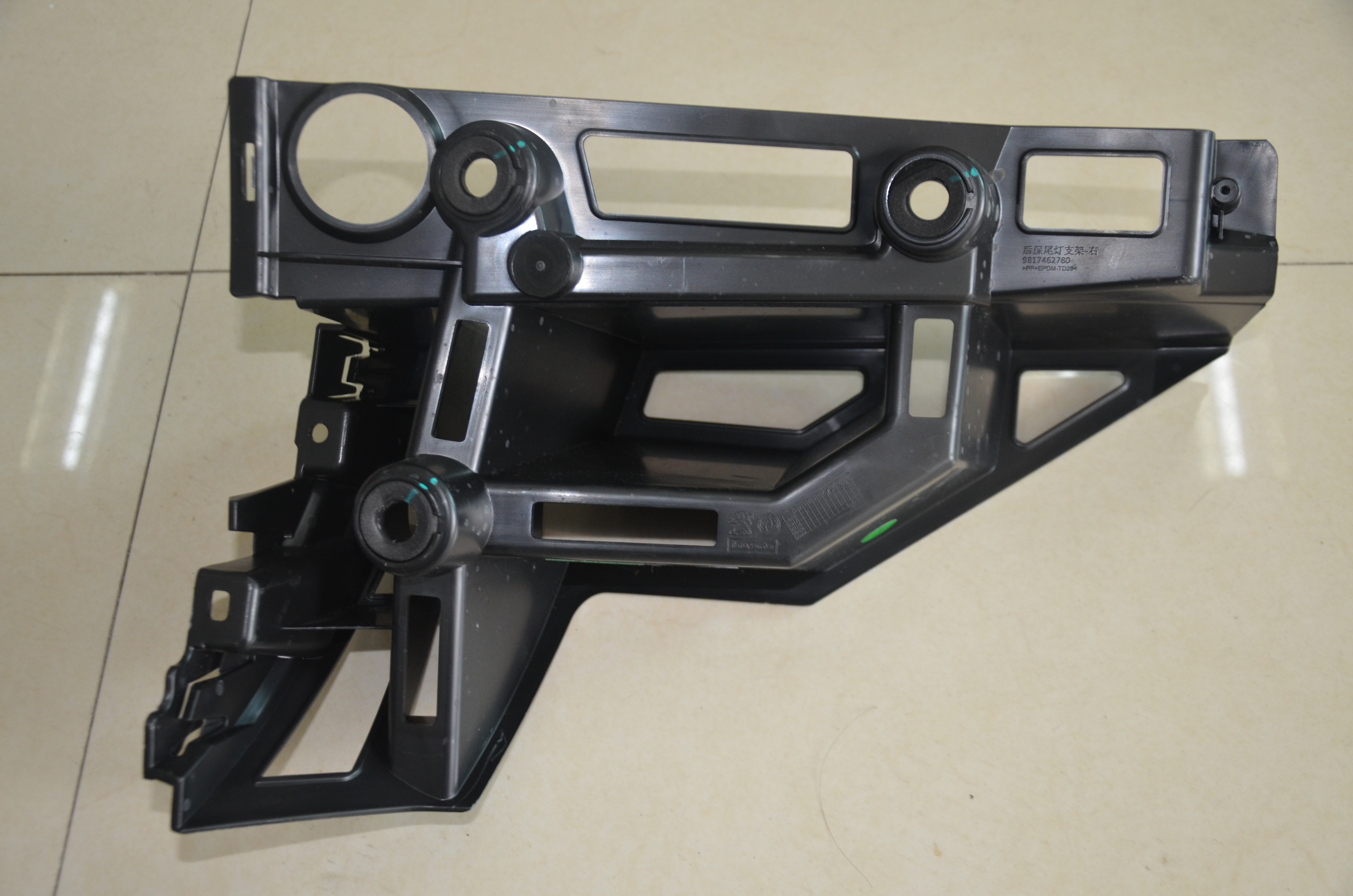 TAIL LAMP SUPPORT PEUGEOT 4008 2017 CHINA(P84)/PEUGEOT 3008 5008 2017 ABROAD OEM：LH YL00362880/RH YL00362780 DVD39-0701-05