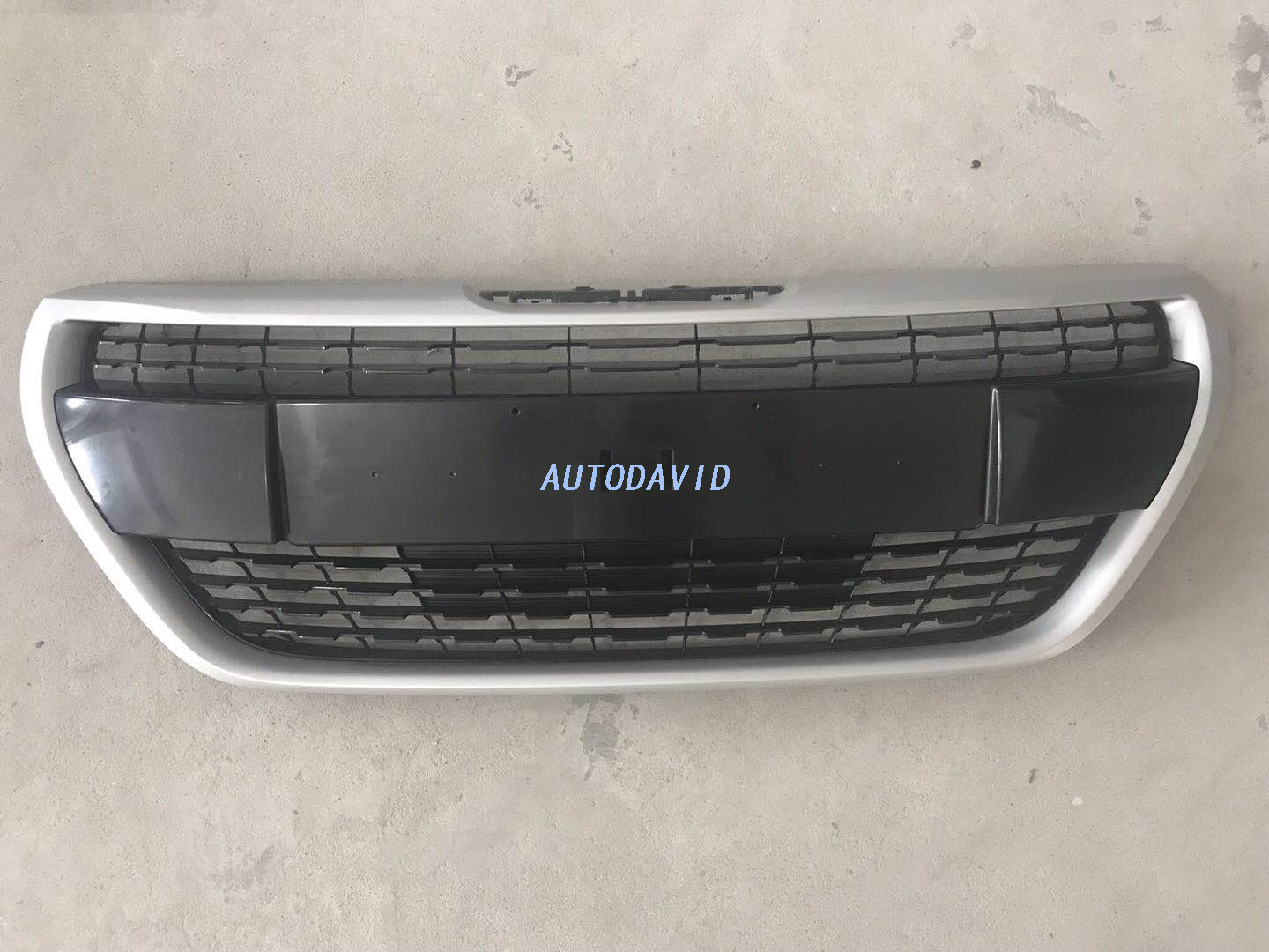 FRONT GRILLE COMPLETE UPPER BLACK/STRIP GREY PEUGEOT 208 2016 DVD42-0701-15