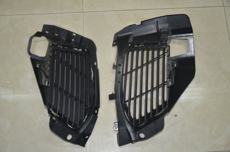 FRONT GRILLE LOWER BOTH SIDE PEUGEOT 4008 2017 CHINA(P84)/PEUGEOT 3008 5008 2017 ABROAD OEM：LH YL004124XT/RH YL004125XT DVD39-0701-14