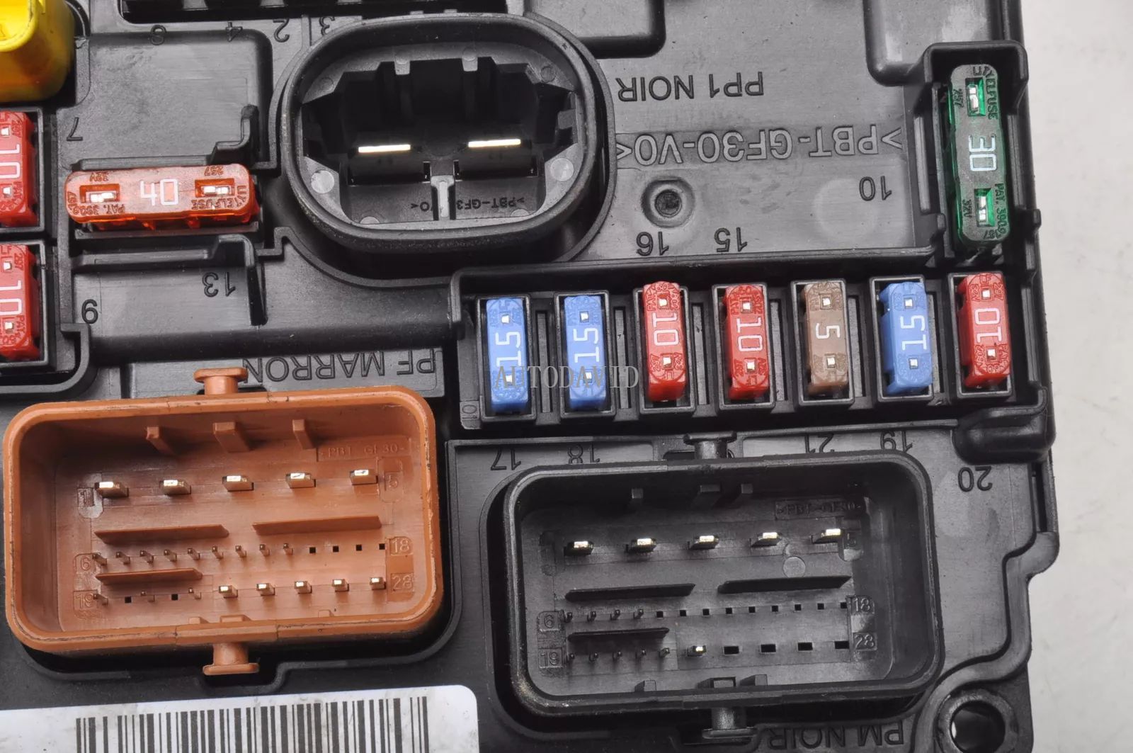 Engine Fuse Box BSM Assembly for Peugeot 207 1.4 8V OEM : 9667199780 HS01-042-007