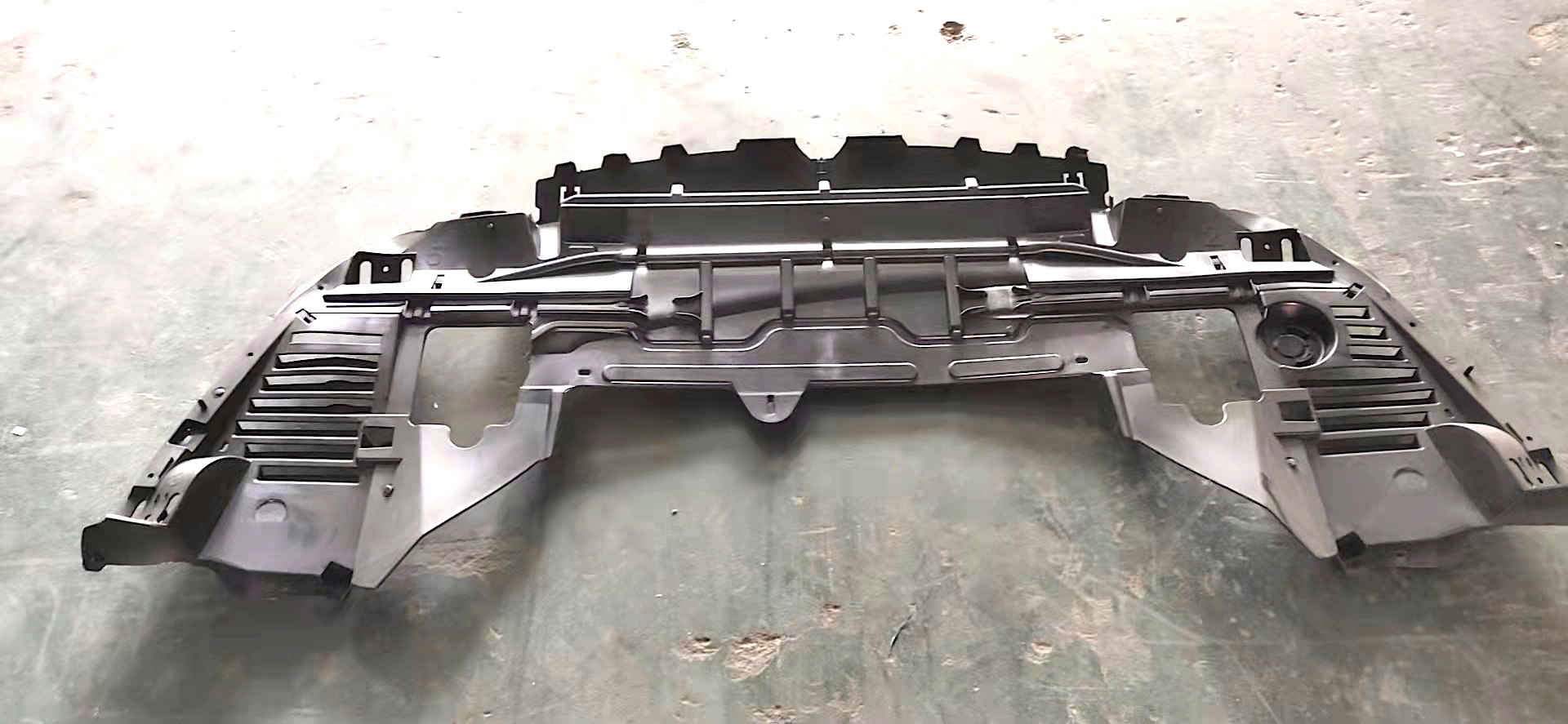 ENGINE UNDERGUARD CTC5 X7 2008/CTC5 X7R 2012 OEM：7013HP( 雪铁龙C5发动机下护板）