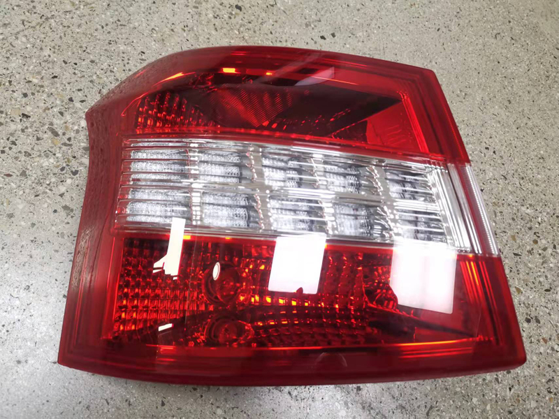 TAIL LAMP OUTER COMPLETE DFPV A60 F15 2012 OEM：LH 7521006/RH 7522006（后尾灯总成 外，适用：东风风神A60，2012年产）DVD17-0301