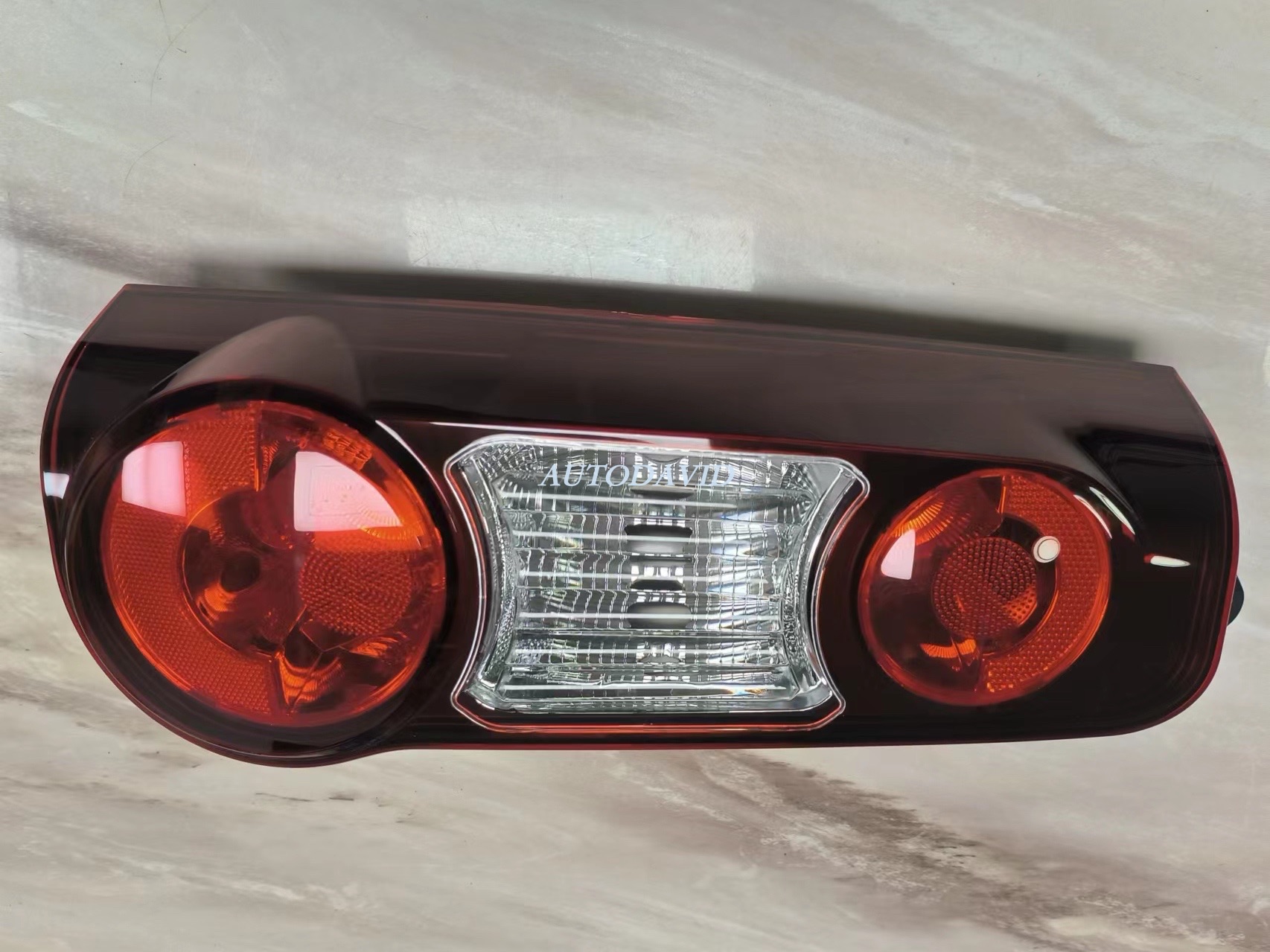 TAIL LAMP EMPTY BLACK PEUGEOT PARTNER 2008-2016/CITRON BERLINGGO MK2 2012-2018 OEM：LH 9677205580/RH 9677205480 DVD47-0302-01