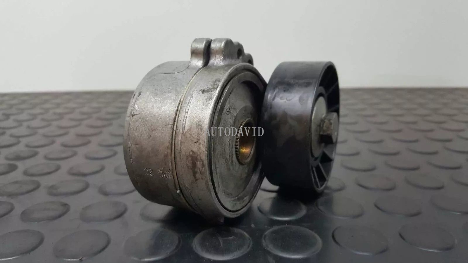 Tensioner Pulley For Peugeot 206 308 307 406 407 Citroen C4/5/8 PLASTIC OEM: 575155 9634465780 30684427 9636355180 HS01-017-032