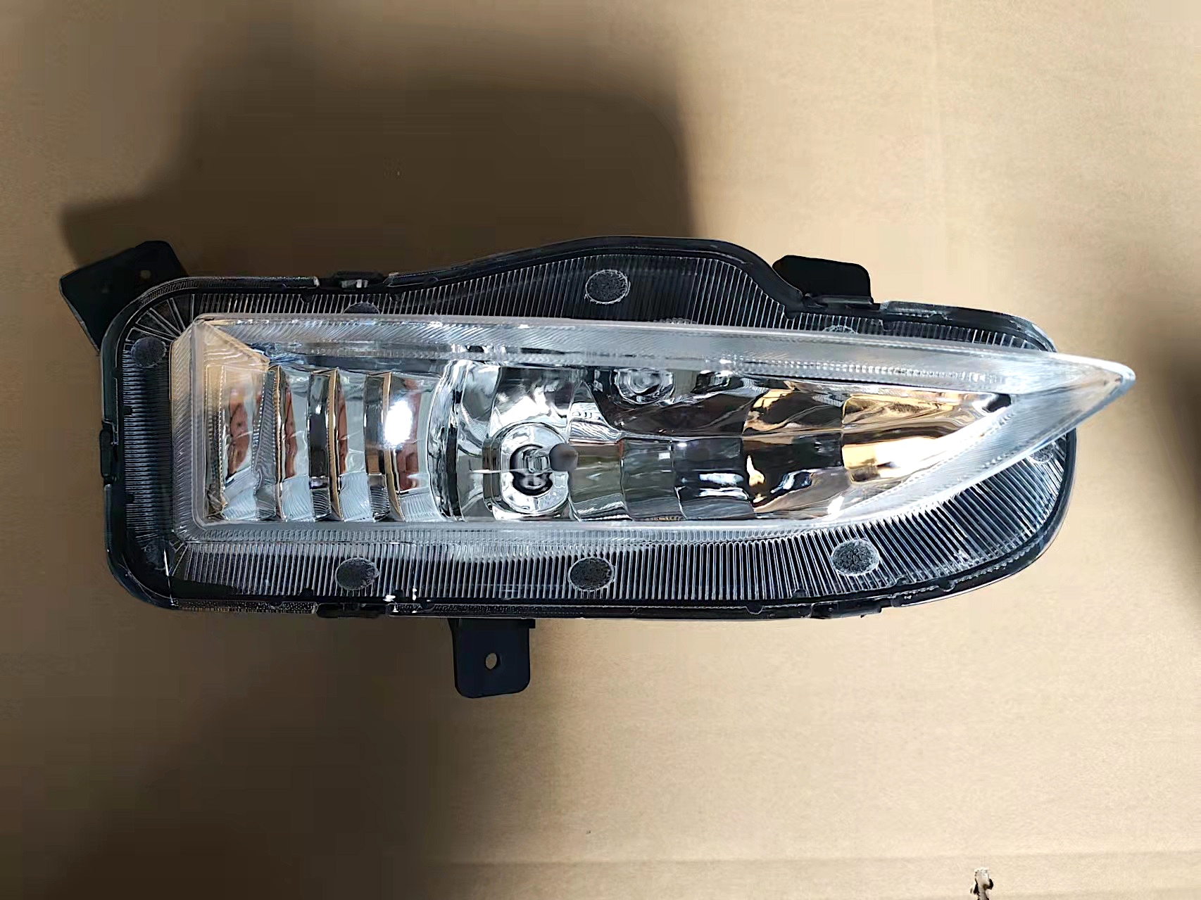 FOG LAMP COMPLETE DFPV E70 2017/A60 2015 OEM：LH 7501005/RH 7502005 DVD17-0403