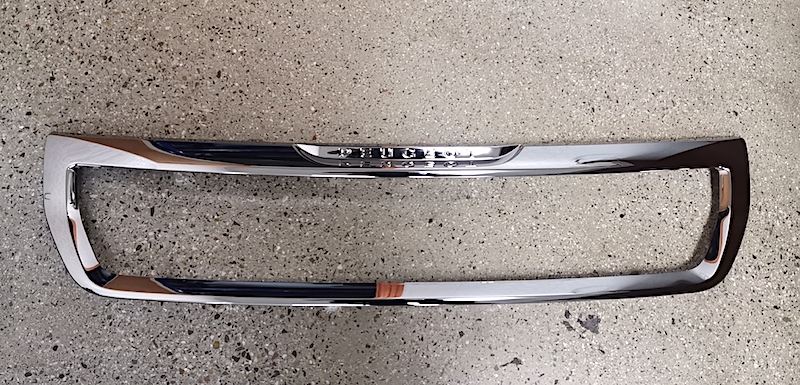 FRONT GRILLE STRIP CHROMED PEUGEOT PARTNER 2015 OEM：9810964880 DVD47-0701-07