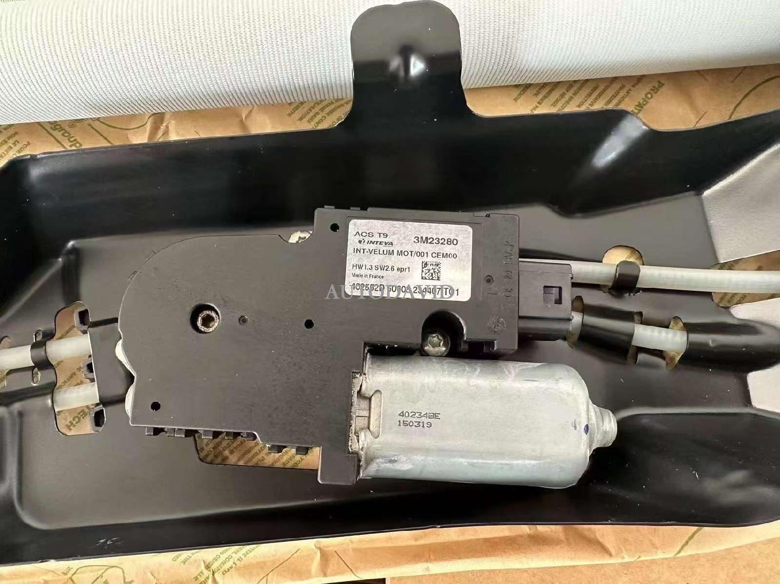SKYLIGHT SUNSHADE COMPLETE PG308S T91 2013 OEM：1610975680/16109757PR/9677832680 DVD1502-0607